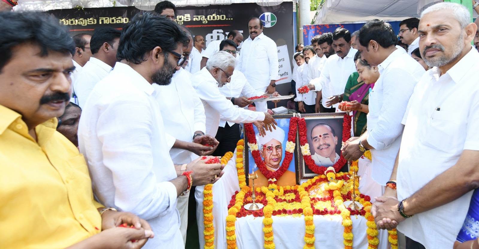 డీఎస్సీ అక్రమాలపై వైసీపీ ఎమ్మెల్సీల దీక్ష