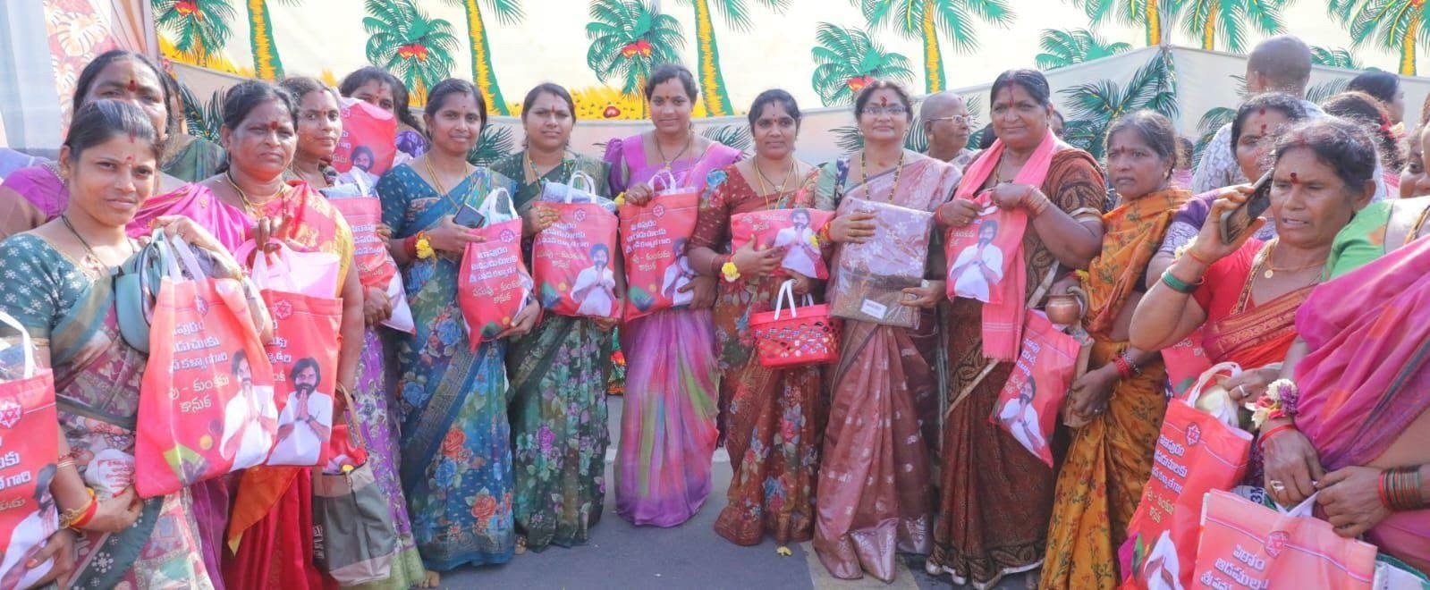పిఠాపురం ఆడపడుచులకు పవన్ కళ్యాణ్ శ్రావణ కానుక