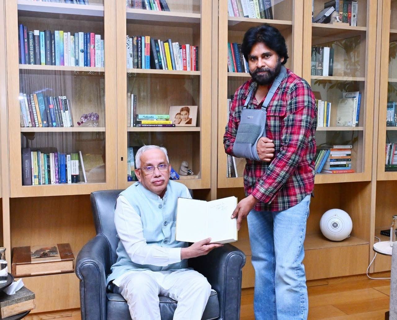 ఏపీ డిప్యూటీ సీఎం పవన్‌ను పరామర్శించిన ఏపీ గవర్నర్