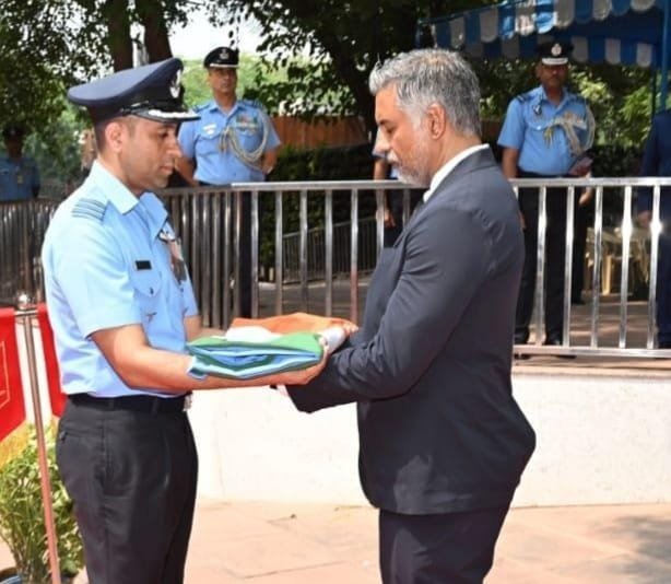 భారత వైమానిక దళం వీర యోధుడికి ఘన నివాళి