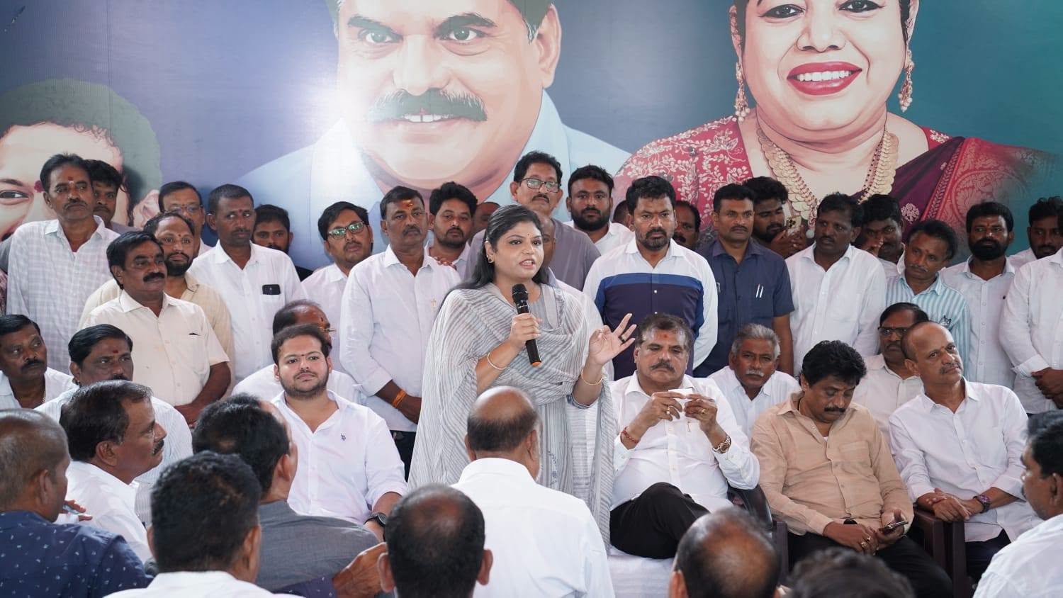 స్థానిక ఎన్నికల్లో వైఎస్సార్‌సీపీ విజయమే లక్ష్యం: బొత్స