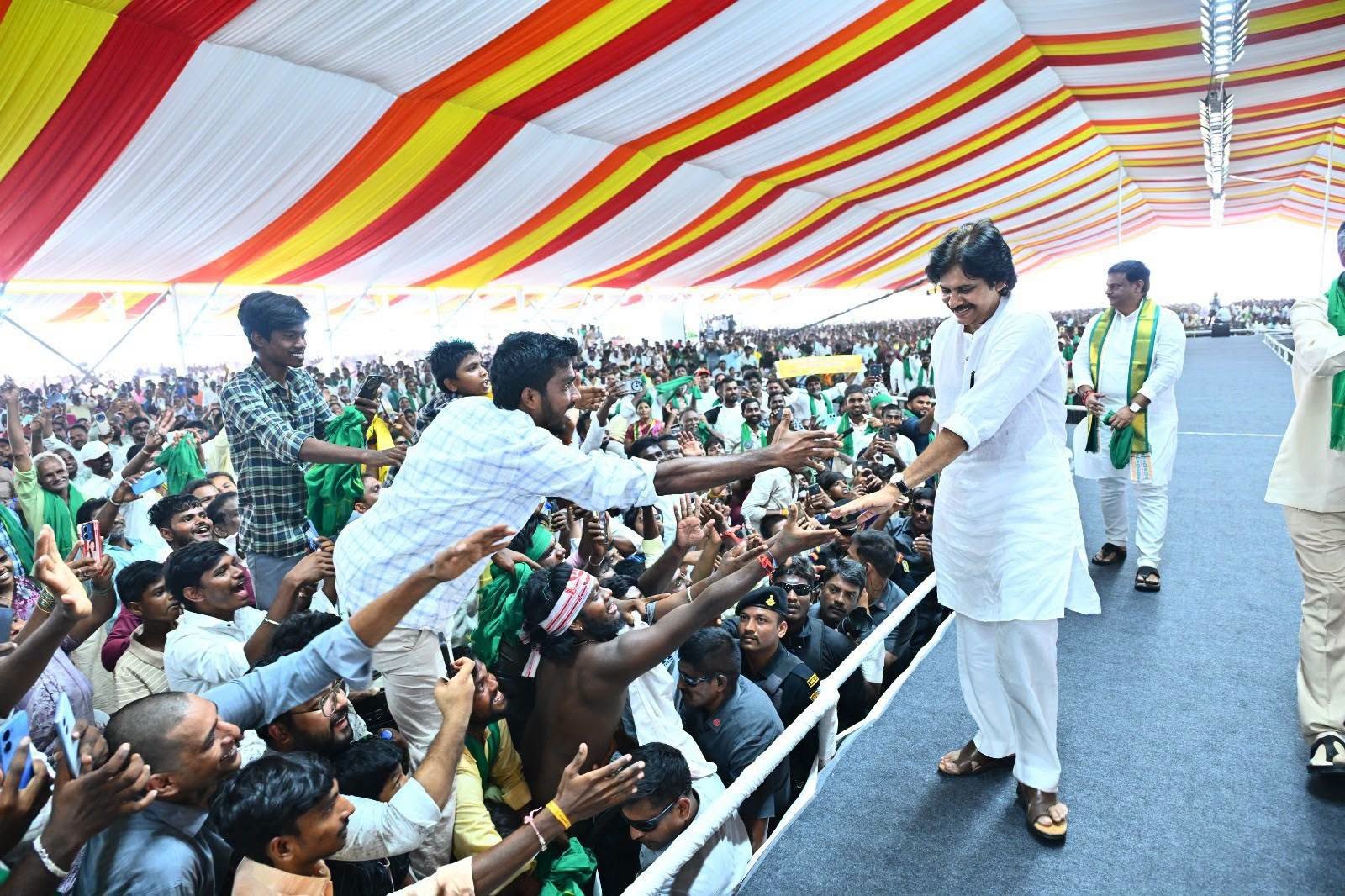 రెండేళ్లలో పదింతల రోడ్ల నిర్మాణం: పవన్ కళ్యాణ్