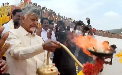 చంద్రబాబు చేతుల మీదుగా వెలిగొండ తొలి దశ ప్రారంభం!