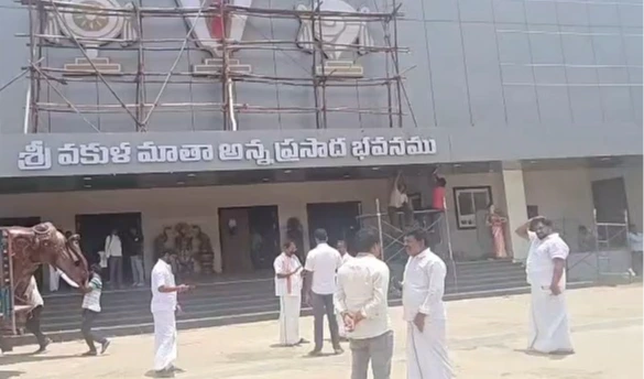 వాడపల్లి ఆలయంలో వకుళామాత అన్నదాన భవనం ప్రారంభం