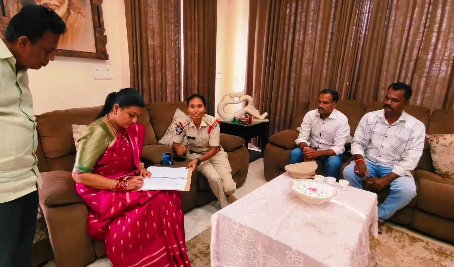 ఆర్కే రోజాకు పోలీసుల నోటీసులు.. 30న విచారణకు ఆదేశం