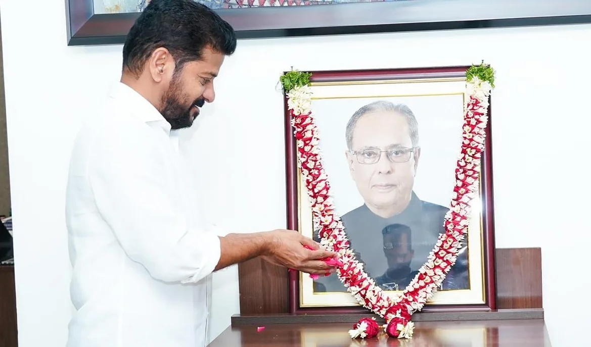 ప్రణబ్ ముఖర్జీకి సీఎం రేవంత్ రెడ్డి ఘన నివాళి