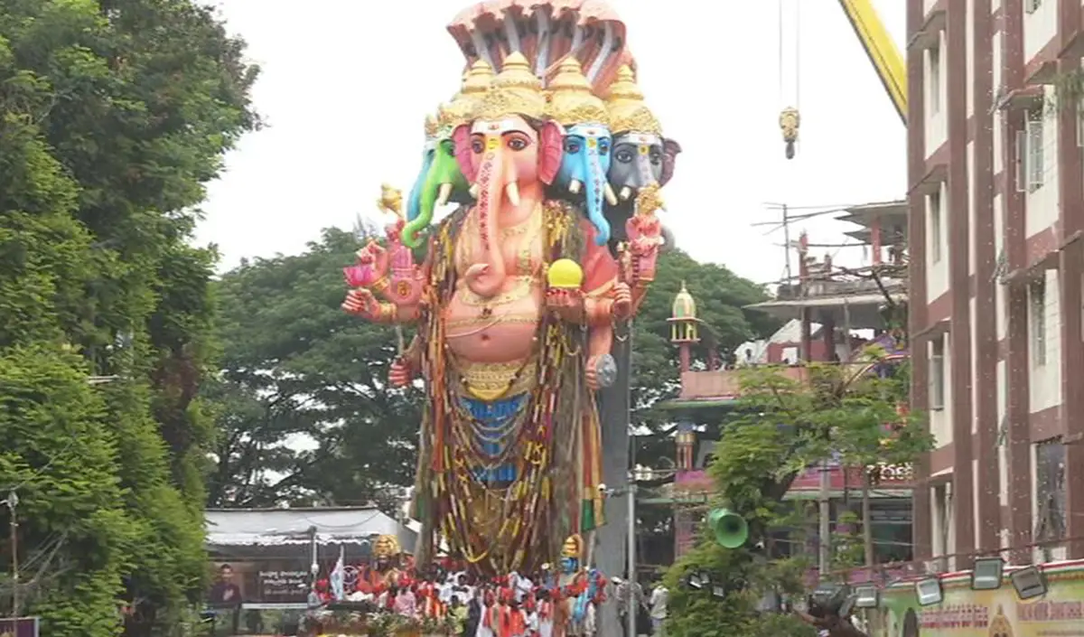ఖైరతాబాద్‌ గణేశుడి శోభాయాత్ర