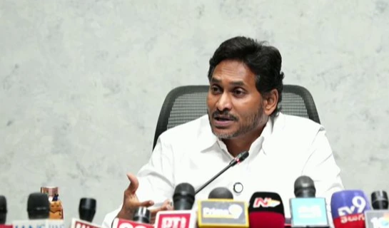 డీఎస్సీపై జగన్ ప్రశ్నలు-అక్రమాలు జరిగాయంటూ ఆరోపణలు