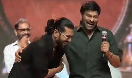 చిరు-చరణ్ క్యాండిడ్ మూమెంట్మె గా ఫ్యాన్స్‌కు ఫుల్ ట్రీట్