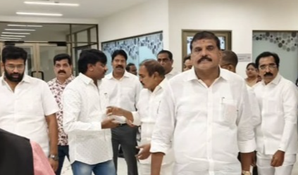 ముద్రగడ పద్మనాభంను పరామర్శించిన వైఎస్సార్సీపీ నేతలు