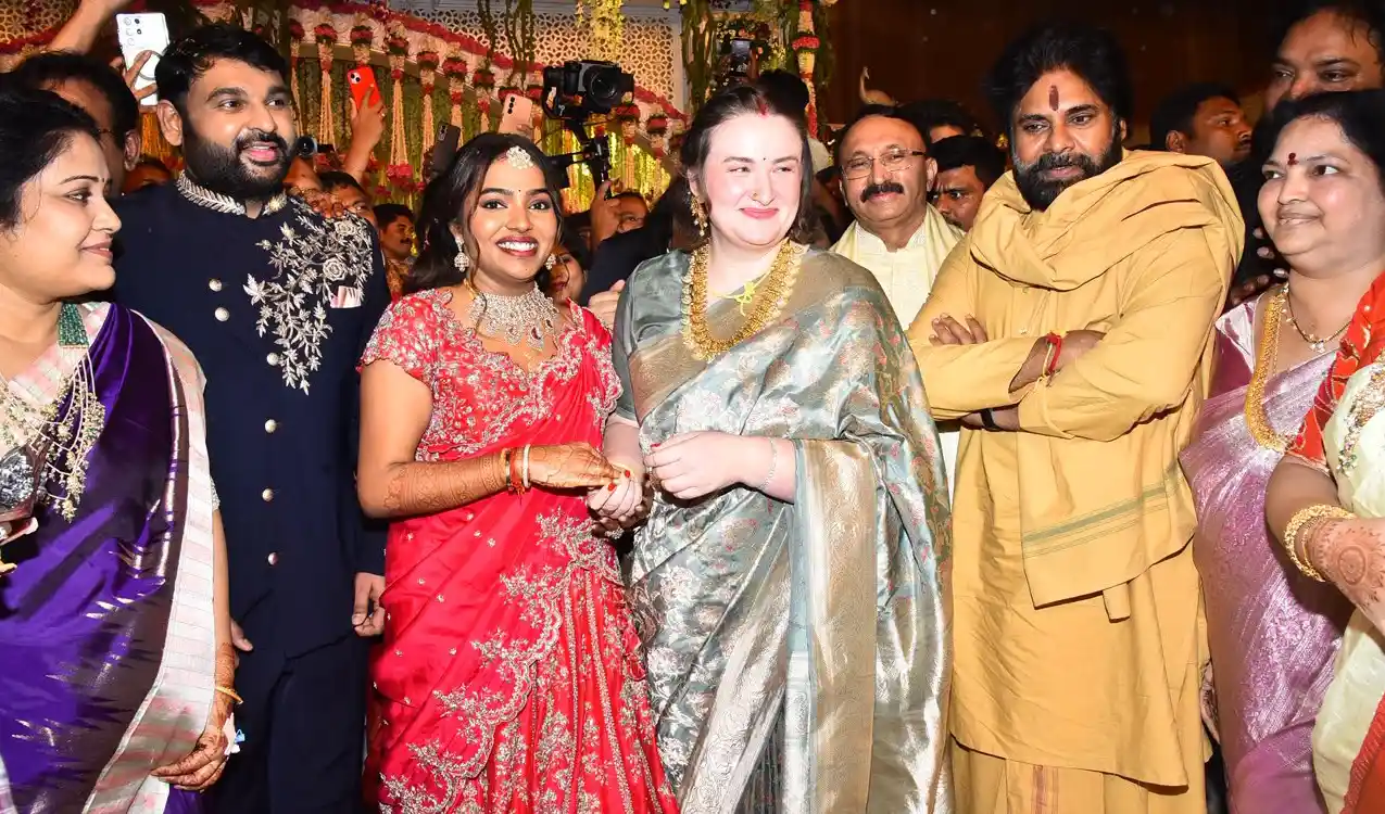 మెహర్ రమేష్ కుమార్తె పెళ్లిలో పవన్ కళ్యాణ్ దంపతులు