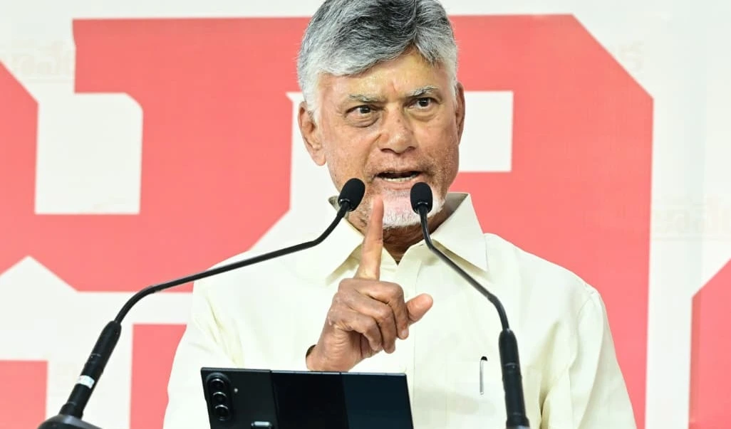 మొగల్తూరులో ‘పేదల సేవలో’ చంద్రబాబు