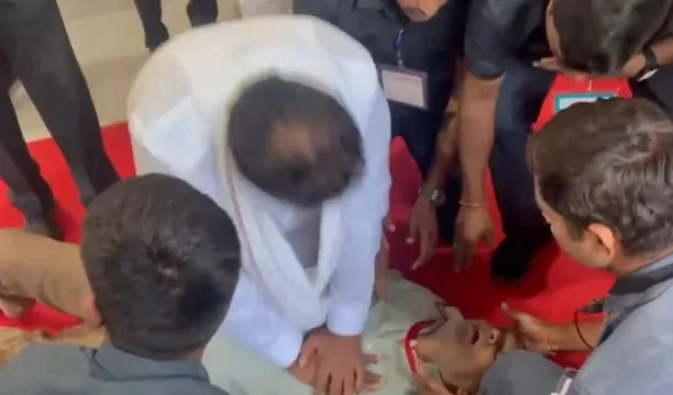 అసెంబ్లీలో కుప్పకూలిన అధికారి.. CPR చేసిన మంత్రి శ్రీహరి