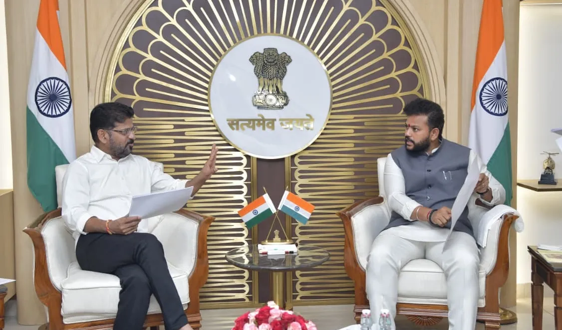 ఢిల్లీలో కేంద్ర మంత్రులతో రేవంత్ కీలక భేటీ
