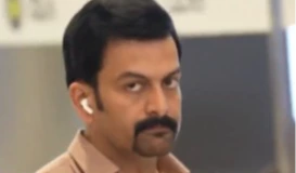 పృథ్వీరాజ్ స్టైలిష్ లుక్‌తో హైదరాబాద్‌కు రాక