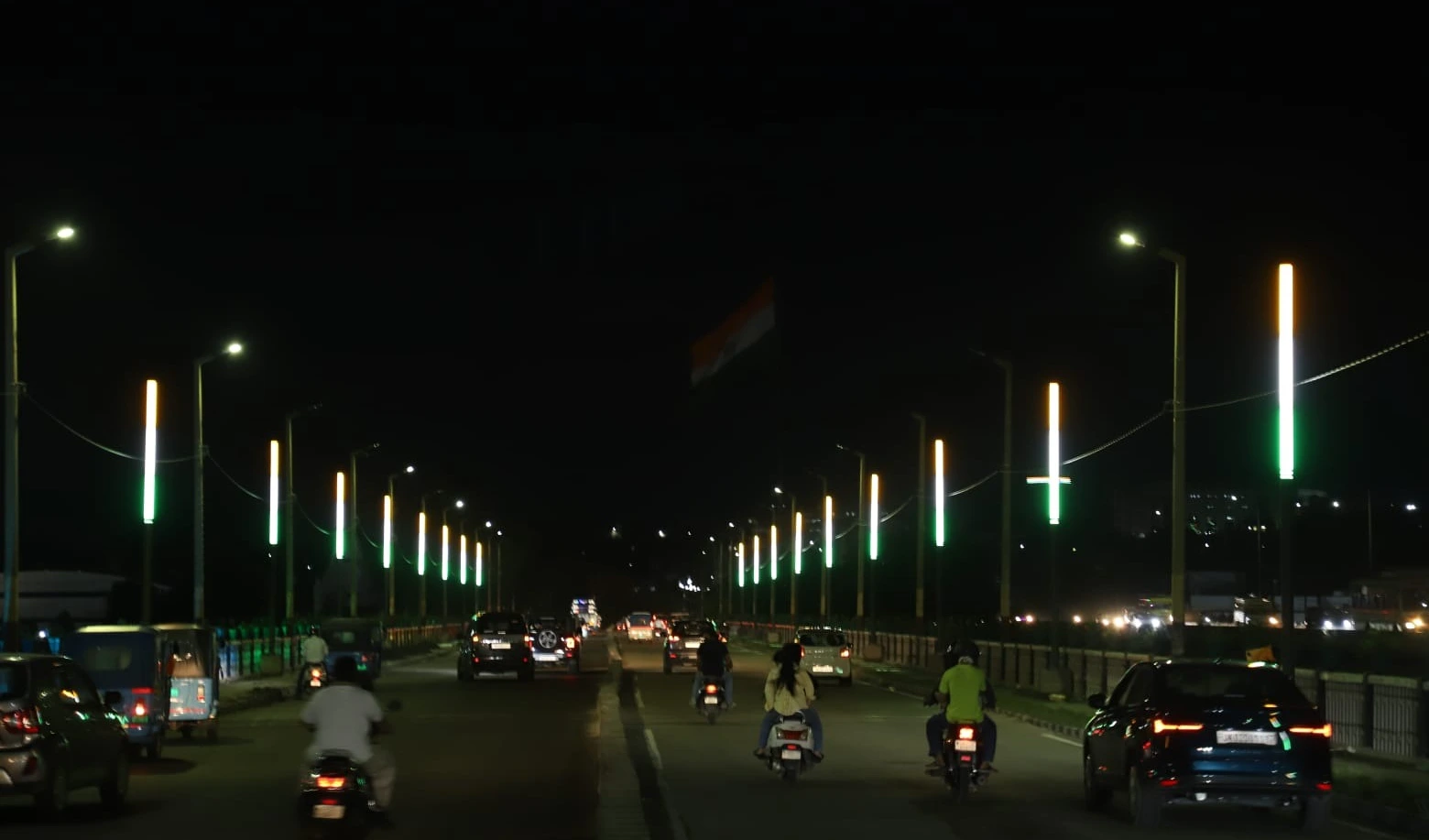 త్రివర్ణ వెలుగుల్లో జమ్మూ.. దేశభక్తి వెల్లివిరిసింది