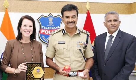 అమెరికా కాన్సుల్ నుంచి డీజీపీ  ఆనంద్‌కు ప్రత్యేక బహుమతి