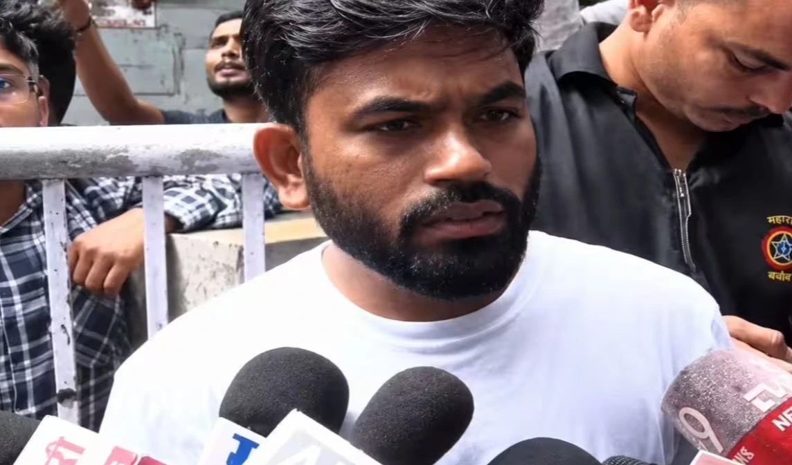 బాంబే హైకోర్టు పరీక్షలో గందరగోళం