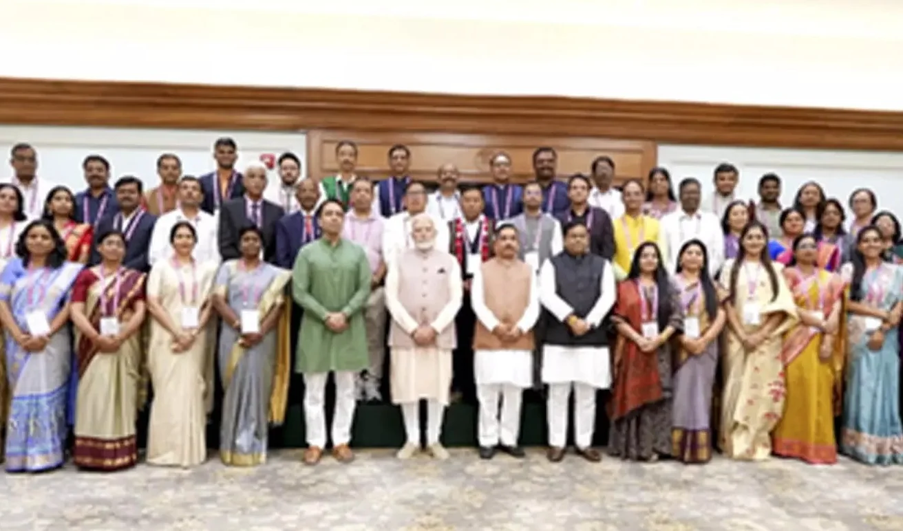 మోదీకి టీచర్ స్పెషల్ స్పీచ్ - ఆత్మవిశ్వాసమే ముఖ్యం