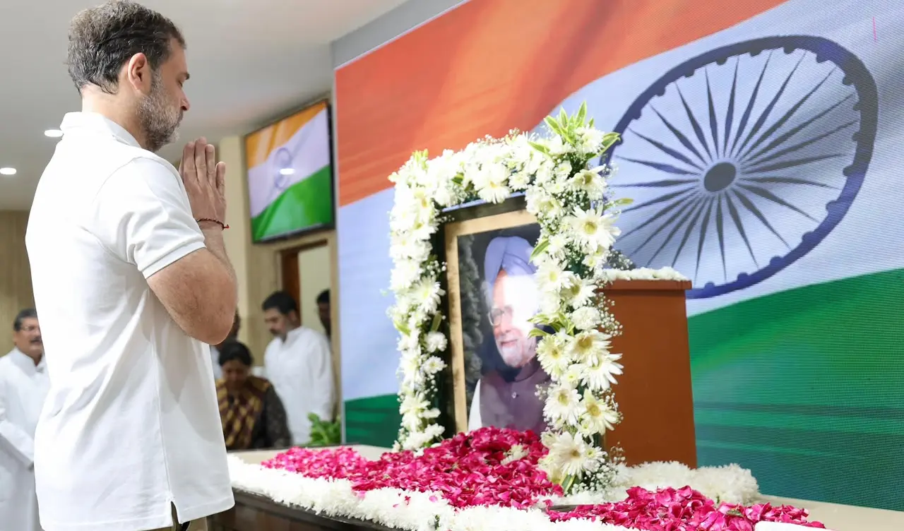 మాజీ ప్రధాని మన్మోహన్ సింగ్‌కు రాహుల్, సోనియా నివాళి