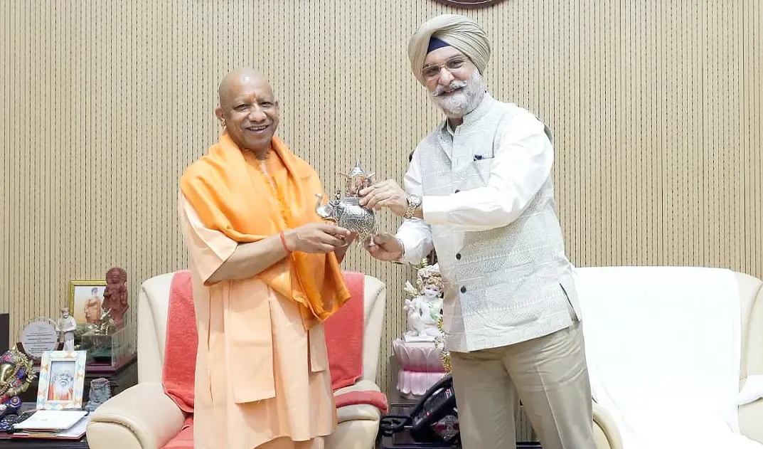 యోగి ఆదిత్యనాథ్‌తో ఢిల్లీ ఎల్జీ సంధు కీలక భేటీ