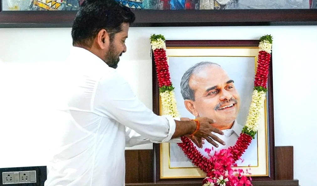 వైఎస్సార్‌కు సీఎం రేవంత్ ఘన నివాళి