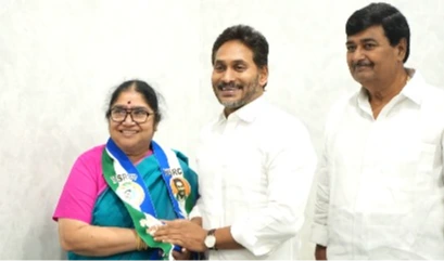 వైఎస్సార్‌సీపీలో చేరిన మాజీ ఎమ్మెల్యే గుండ లక్ష్మీదేవి
