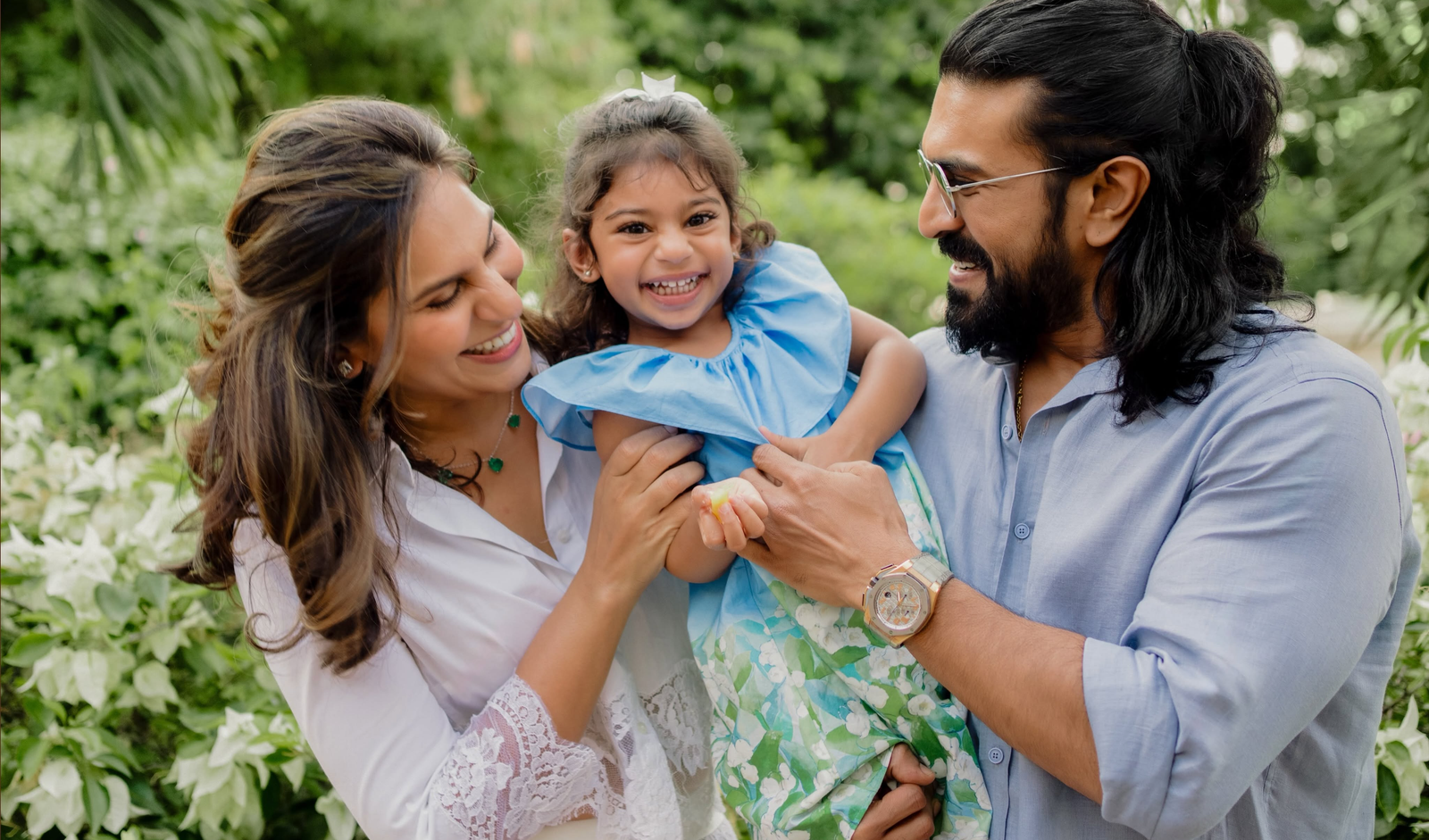 క్లింకారా ఫేస్ రివీల్.. వైరల్‌గా మారిన చరణ్ ఫ్యామిలీ ఫొటో