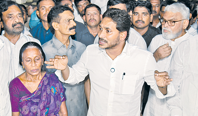 జగన్ రాకతో కదిలిన సర్కార్.. సీఐపై ఎఫ్‌ఐఆర్