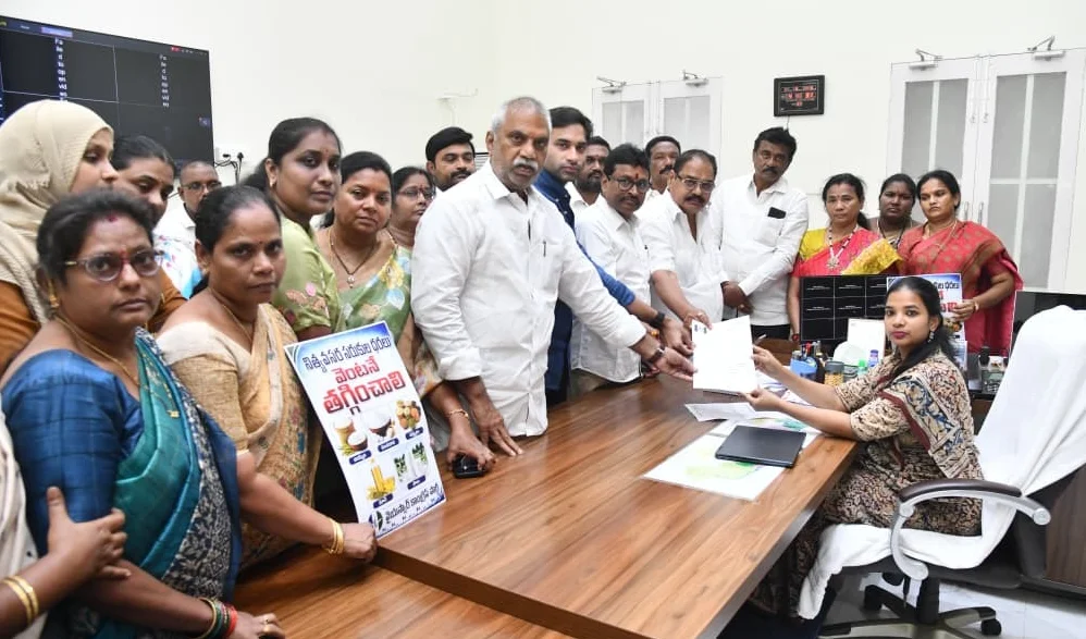 నిత్యావసర ధరలపై వైసీపీ నేతల వినతి