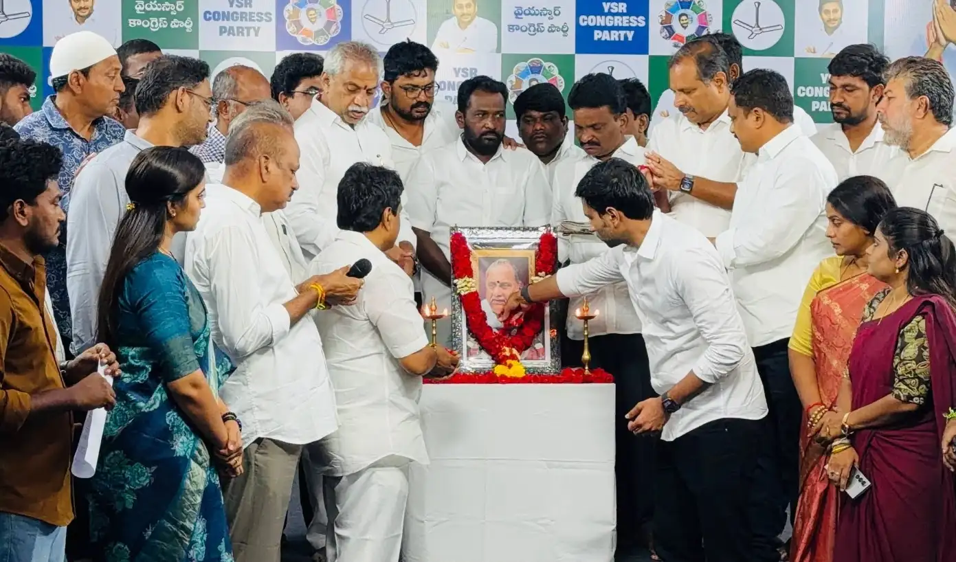 ముద్రగడ పద్మనాభంకు వైఎస్సార్‌సీపీ నేతల ఘన నివాళి