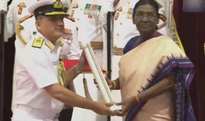 నౌకాదళ ఉన్నతాధికారులకు ఏవీఎస్‌ఎం పురస్కారాలు