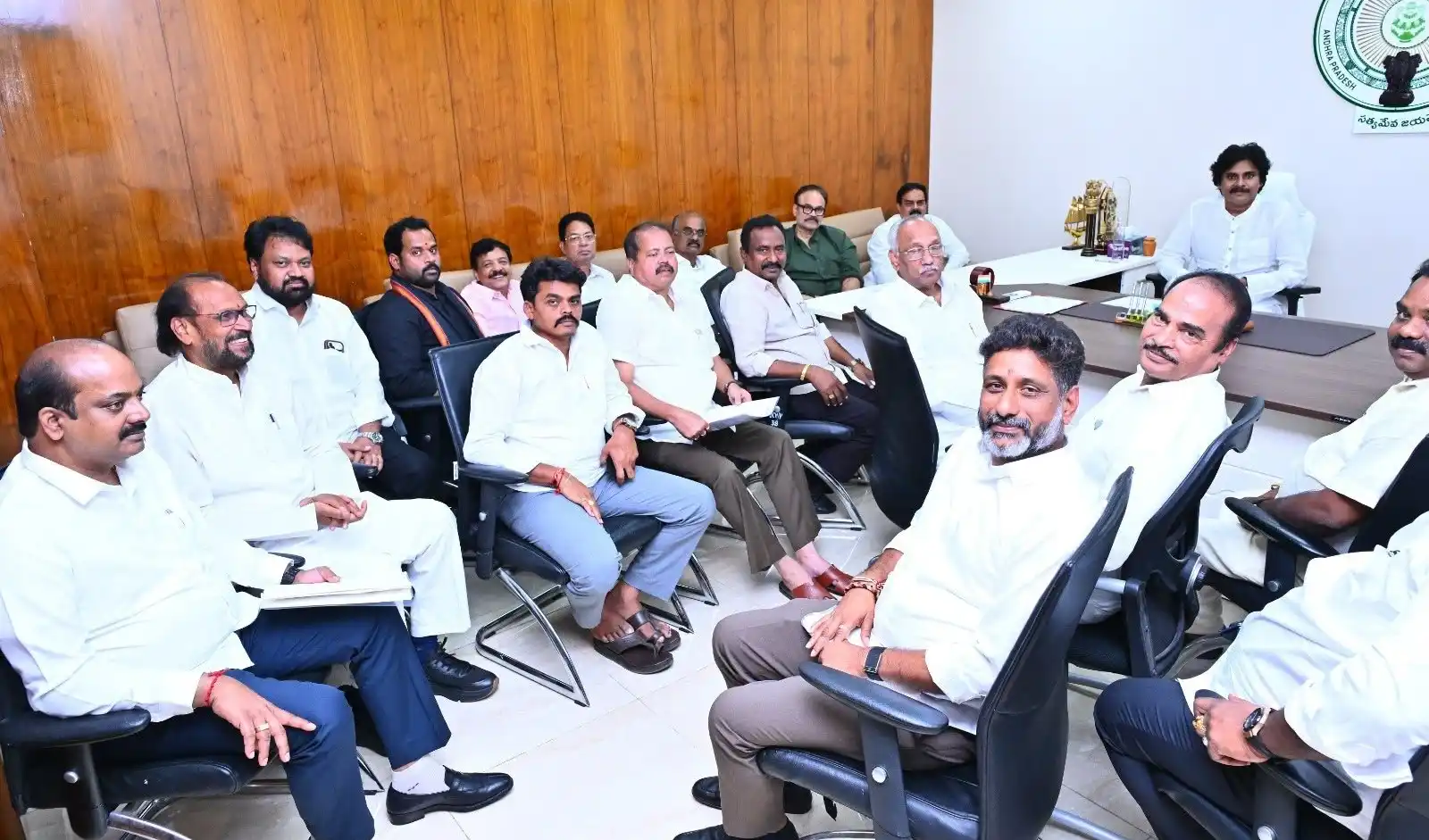 జనసేన స్థానిక ఎన్నికల వ్యూహంపై పవన్ కల్యాణ్ కీలక నిర్ణయం