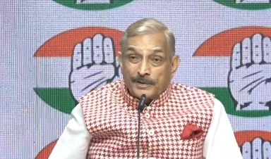 ప్రమోద్ తివారీ వ్యాఖ్యలు.. రాజకీయ దుమారం