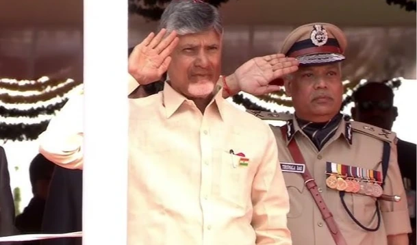 అమరావతిలో స్వాతంత్ర్య వేడుకల్లో సీఎం చంద్రబాబు