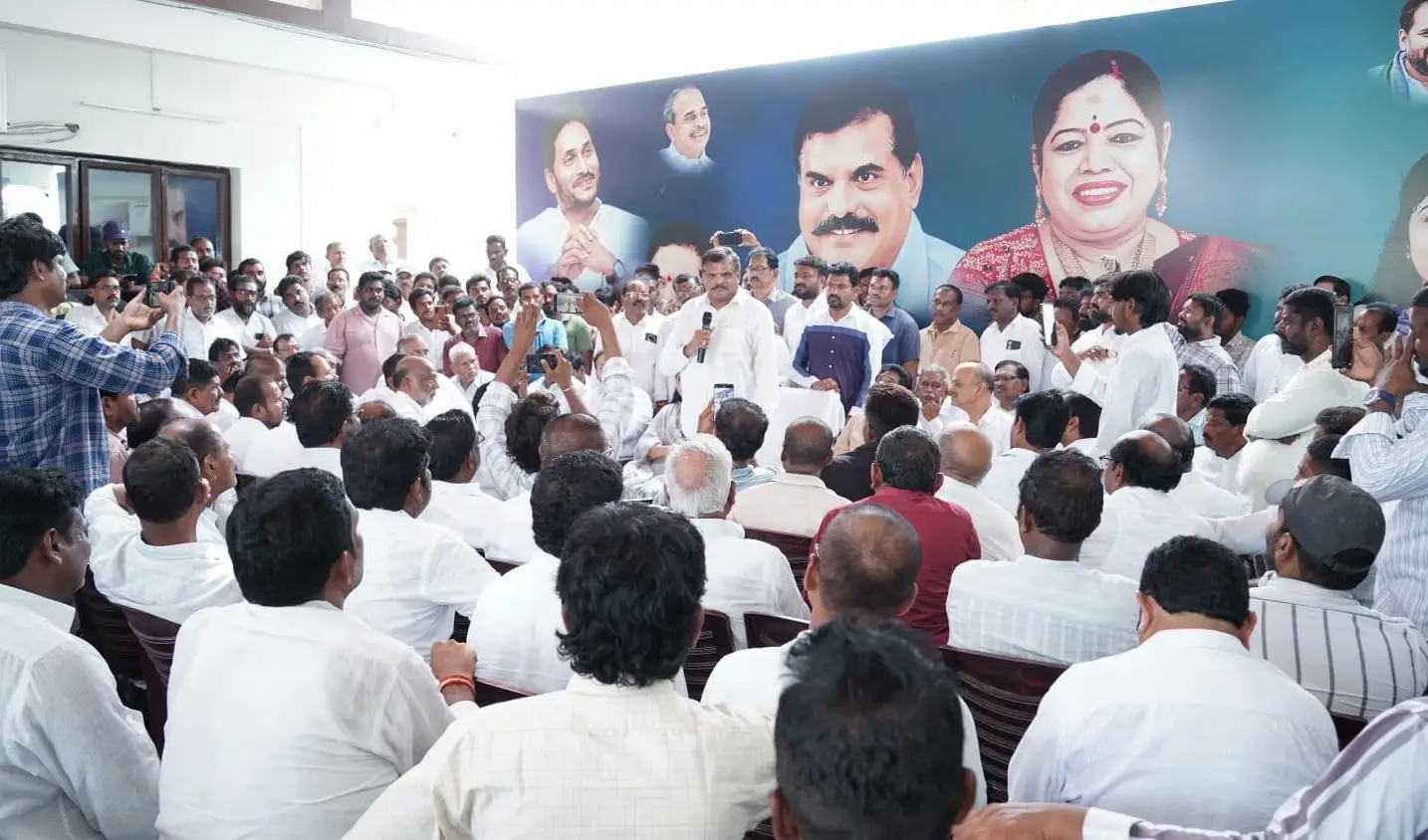 స్థానిక ఎన్నికల్లో వైఎస్సార్‌సీపీ విజయమే లక్ష్యం: బొత్స