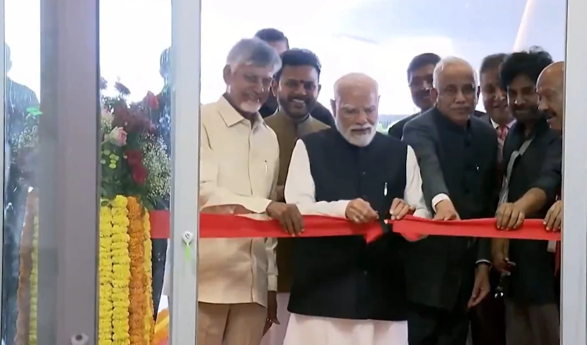 అల్లూరి సీతారామరాజు విమానాశ్రయాన్ని ప్రారంభించిన మోదీ