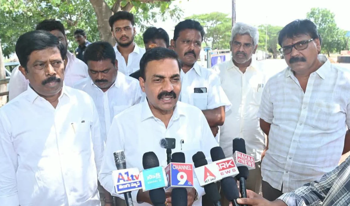 సత్యనారాయణ రెడ్డి అరెస్ట్‌ను ఖండించిన కాకాణి