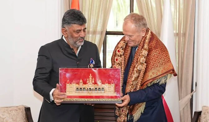 పోలాండ్ ప్రధాని డొనాల్డ్ టస్క్‌తో డీకే శివకుమార్ భేటీ
