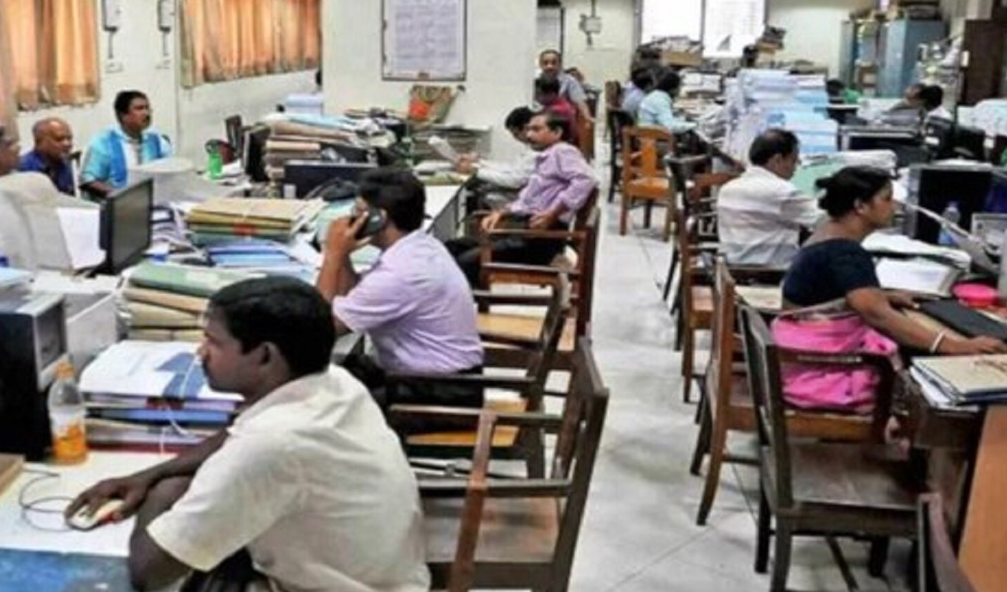 ఉద్యోగ విరమణ వయస్సు 62 ఏళ్లకు.. కేబినెట్ ఆమోదం