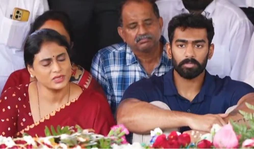 వైఎస్సార్ జయంతి.. ఇడుపులపాయలో షర్మిల నివాళి