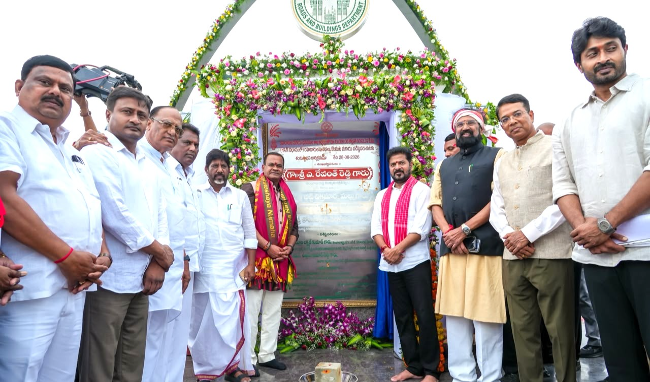 హామ్ రోడ్ల నిర్మాణానికి శ్రీకారం చుట్టిన సీఎం రేవంత్