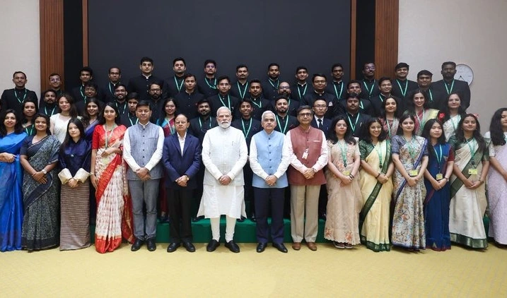 యువ దౌత్యవేత్తలకు ప్రధాని మోదీ కీలక సూచనలు