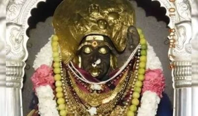 శవంపై కూర్చుని.. తేలు, బల్లితో దర్శనమిచ్చే తల్లి!