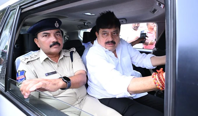 జూరాల రైతుల వద్దకు వెళ్తున్న బీజేపీ నేత అరెస్ట్