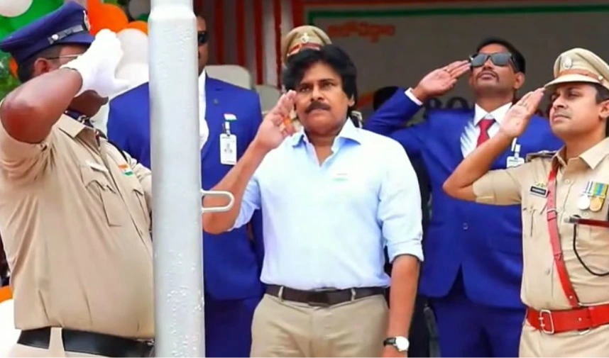 కాకినాడలో స్వాతంత్ర్య వేడుకల్లో ఏపీ డిప్యూటీ సీఎం పవన్