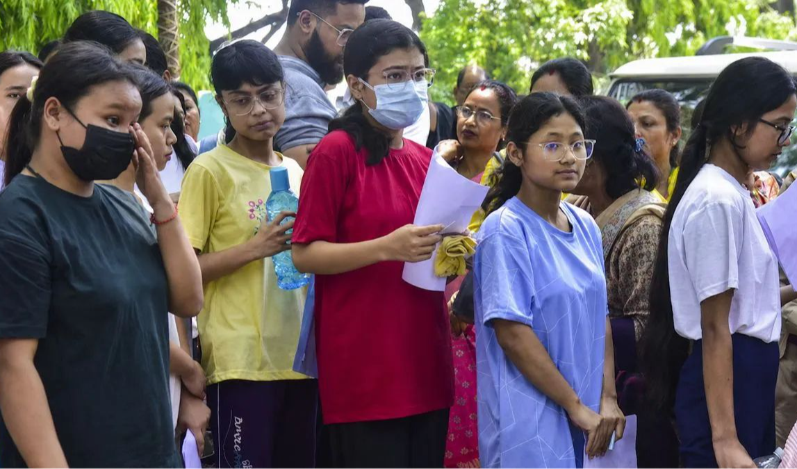 నీట్ రీ-ఎగ్జామ్ సజావుగా.. 5,440 కేంద్రాల్లో నిర్వహణ!