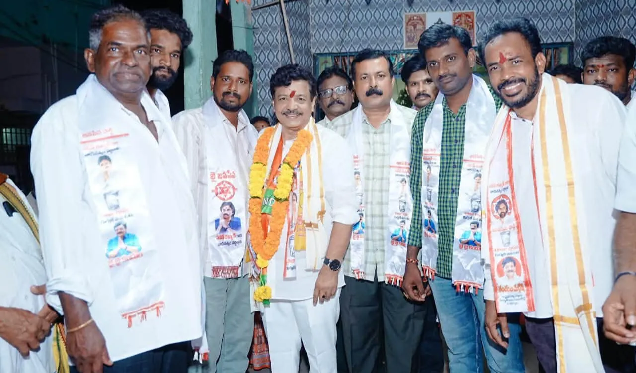 నిడదవోలులో జనసేనలోకి వైసీపీ నేతల చేరికలు
