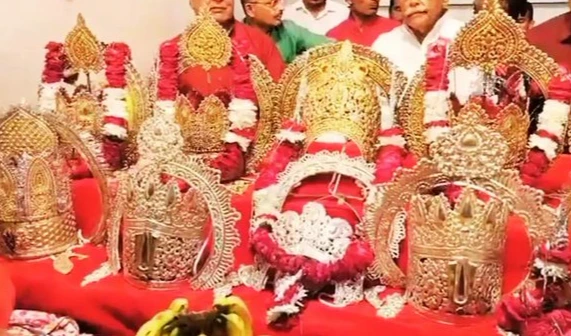 100 ఏళ్ల నాటి కిరీటాలతో ప్రయాగ్‌రాజ్‌లో రామ్‌లీలా