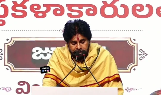 చేతివృత్తులకు గ్లోబల్ మార్కెట్ లక్ష్యంగా పవన్